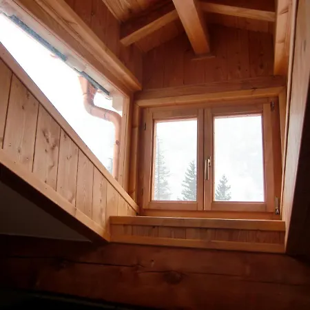 Gaby: Gressoney Valley - Attic In A House With A Garden Apartament