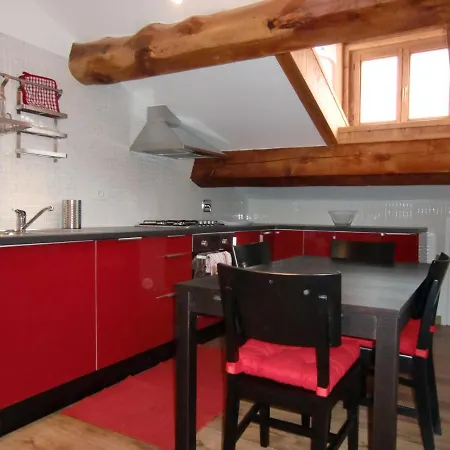 Apartament Gaby: Gressoney Valley - Attic In A House With A Garden