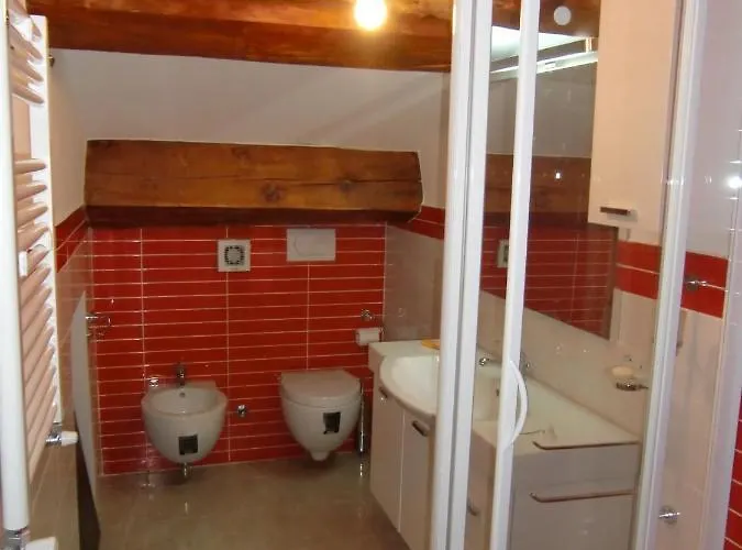 Lejlighed Gaby: Gressoney Valley - Attic In A House With A Garden Gaby